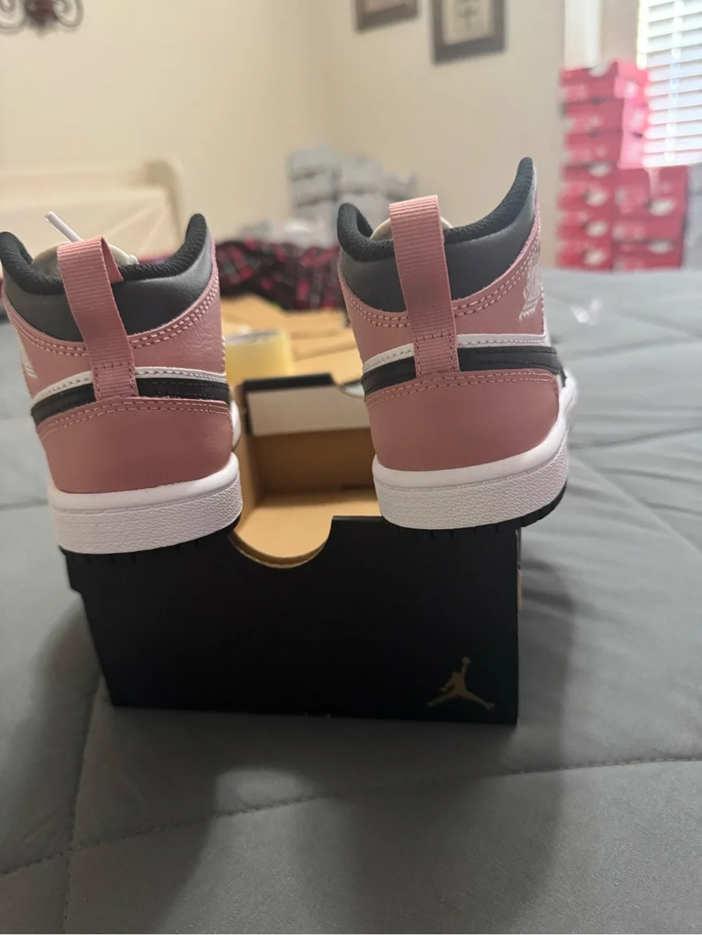 Kids Jordan 1 mid Black, White & Pink Sneakers